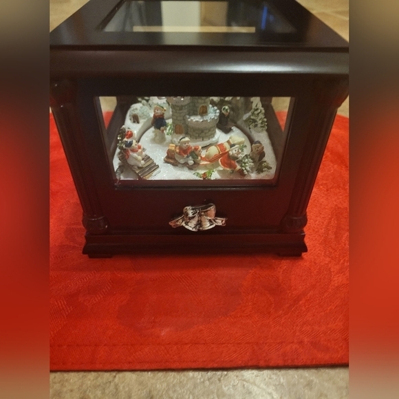 NWOT - CHRISTMAS Music Box Playing Jingle Bells - Picture 3 of 5